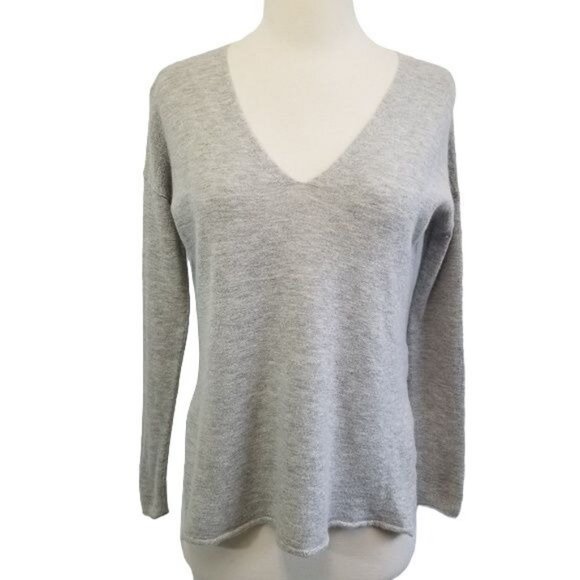 Aritzia Babaton Wool Blend Erin V Neck Sweater in Light Gray Womens Size XXS - Picture 4 of 9